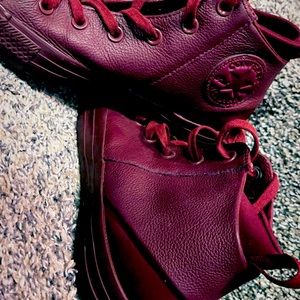 Maroon converse like new amazing color